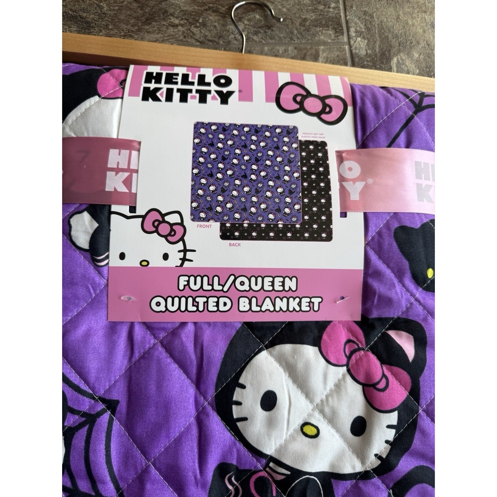 VIRAL Sanrio Hello Kitty Halloween Quilted Blanket Purple Full/Queen 90x90 NWT - Picture 2 of 5